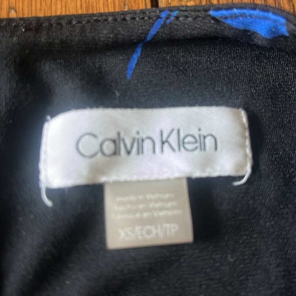 Floral Sleeveless Top - Black and Blue - Picture 8 of 9